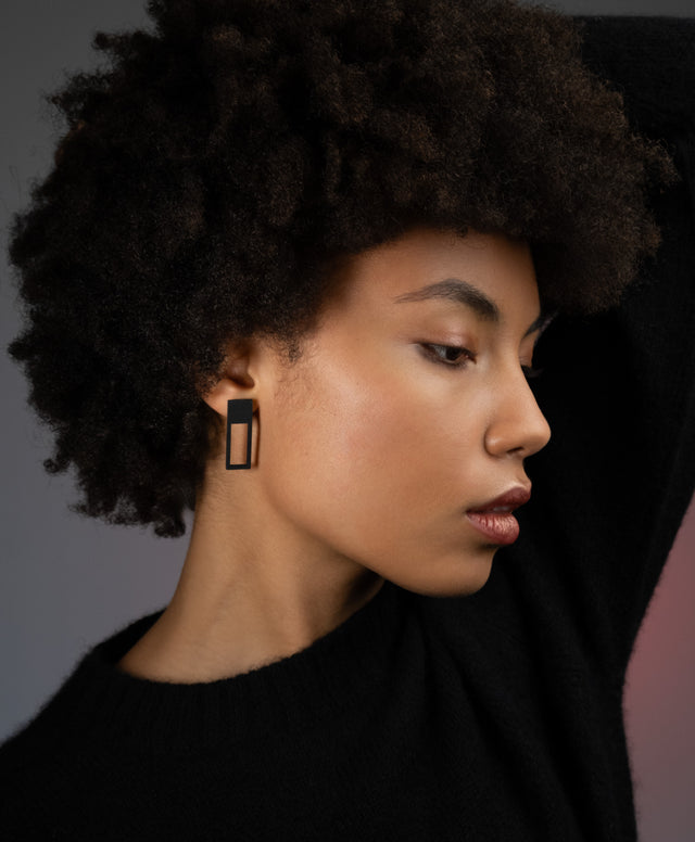 minimalist rectangular earrings from the KONZUK Artus collection