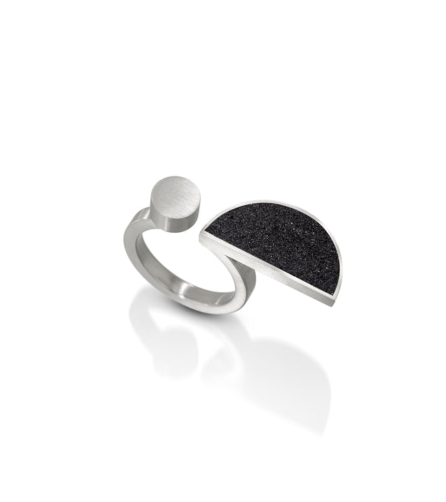 The Dorte ring captures the spirit of Dorte Helm's geometric textile designs and is a modern homage to the Bauhaus ethos. Like Dorte's commitment to striking patterns, these rings seamlessly merge simple geometry with everyday elegance, offering a contemporary expression of the Bauhaus tradition in concrete and stainless steel.