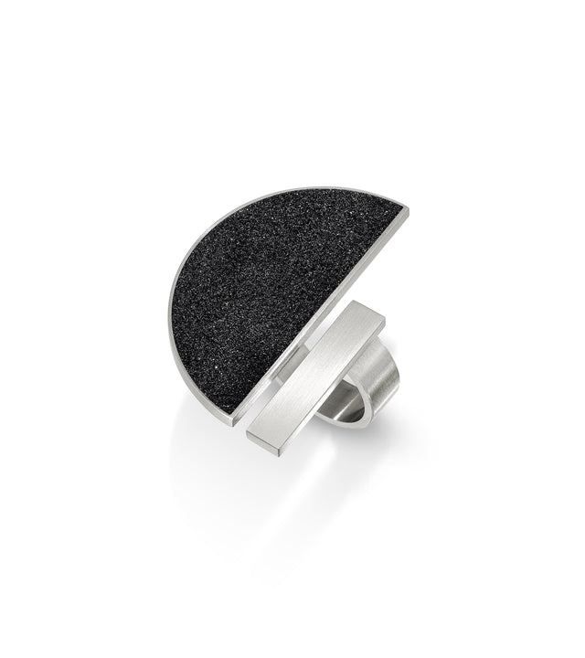Inspired by Georg Muche's Bauhaus legacy, Elements, Georg rings celebrate simplicity and geometric elegance. With concrete and stainless steel, these rings embody Muche's geometric abstractions, merging art and technology in contemporary designs that echo the Bauhaus spirit of innovation and aesthetic refinement.