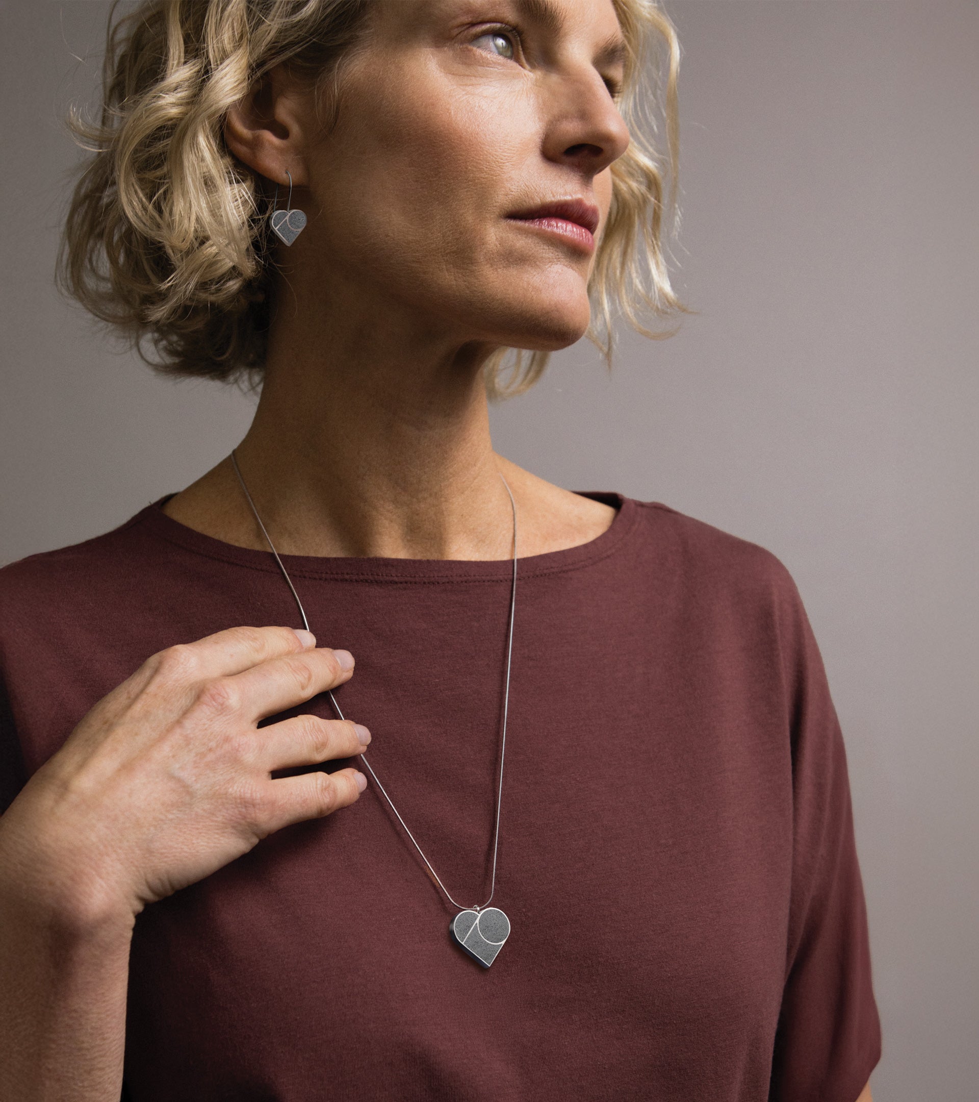 Luv Steel Linear L Necklace | Bauhaus Concrete Love | KONZUK