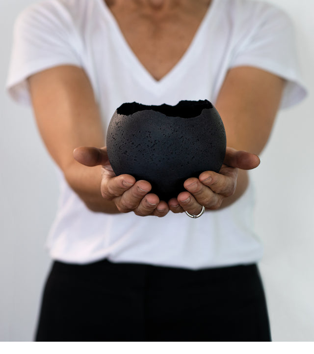 L Orbis Concrete Vessel - Black