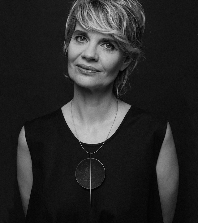 The statement necklace Linnea Max features black concrete and the sparkle of embedded diamond dust set into a large stainless steel dome intersected by a steel post and suspended by a stainless cable.