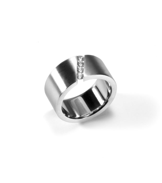 KMr147d Facet Engagement Ring