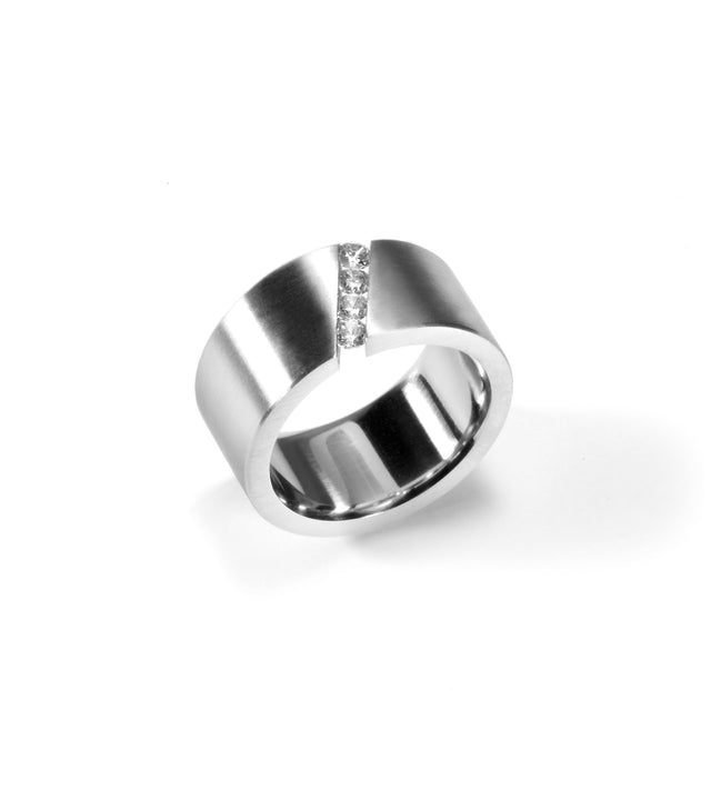 KMr147d Facet Engagement Ring