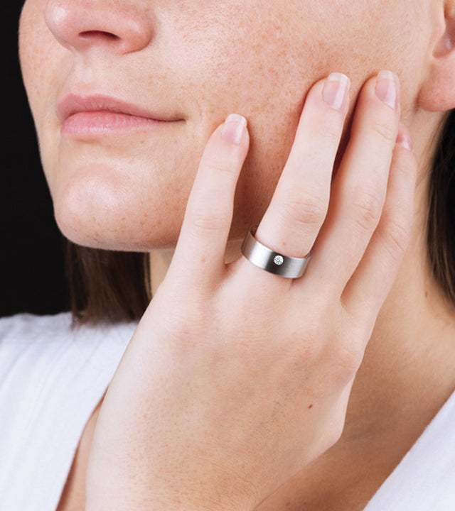 KMr122d Facet Engagement Ring