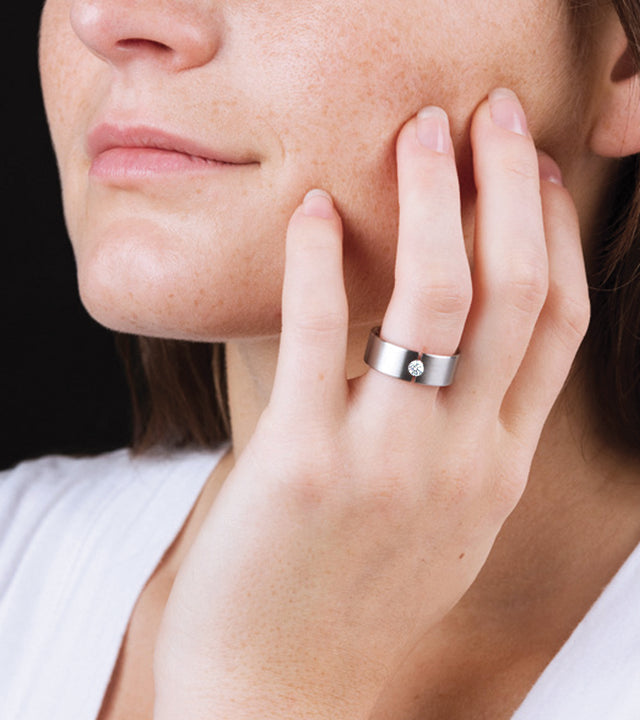 KMr128d Facet Engagement Ring