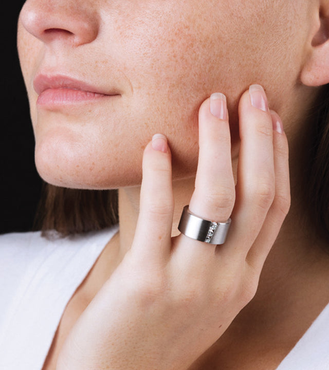 KMr147d Facet Engagement Ring