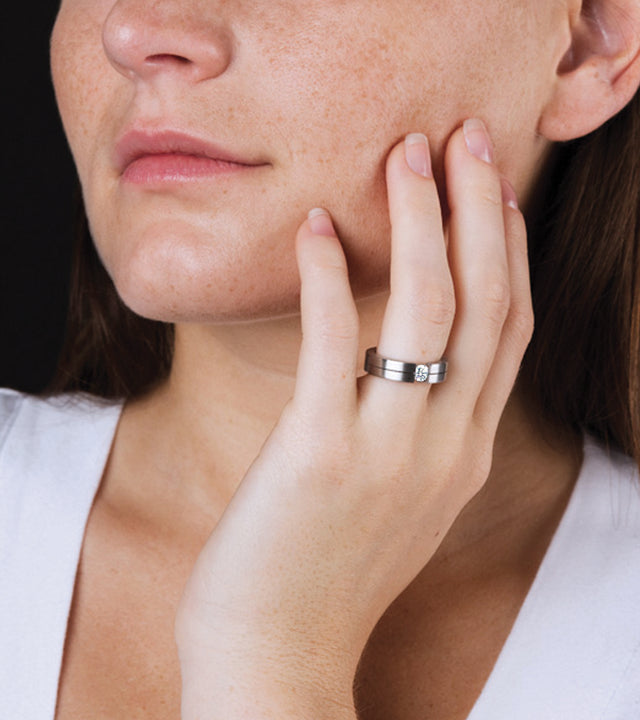 KMr150d Facet Engagement Ring