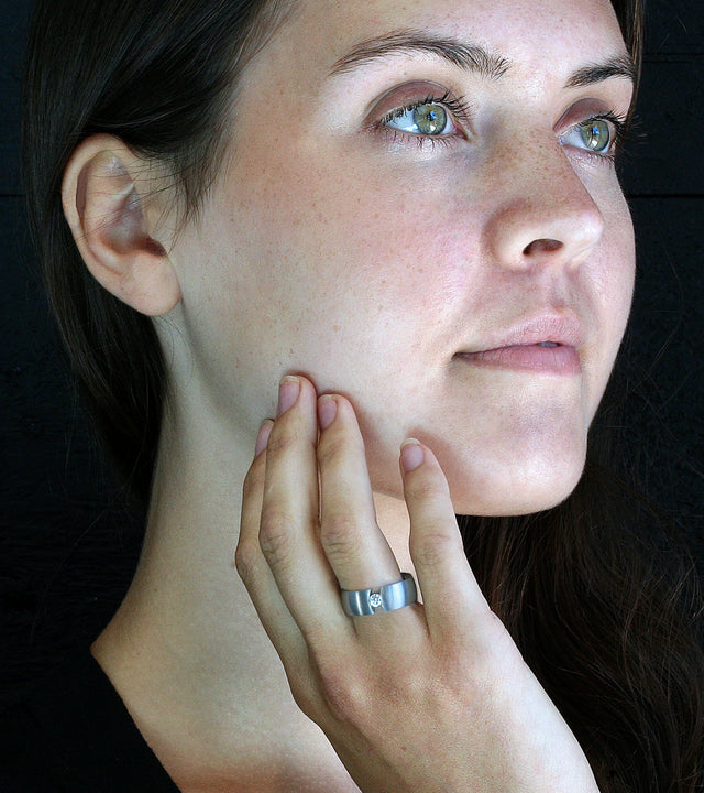 KMr177d Facet Engagement Ring