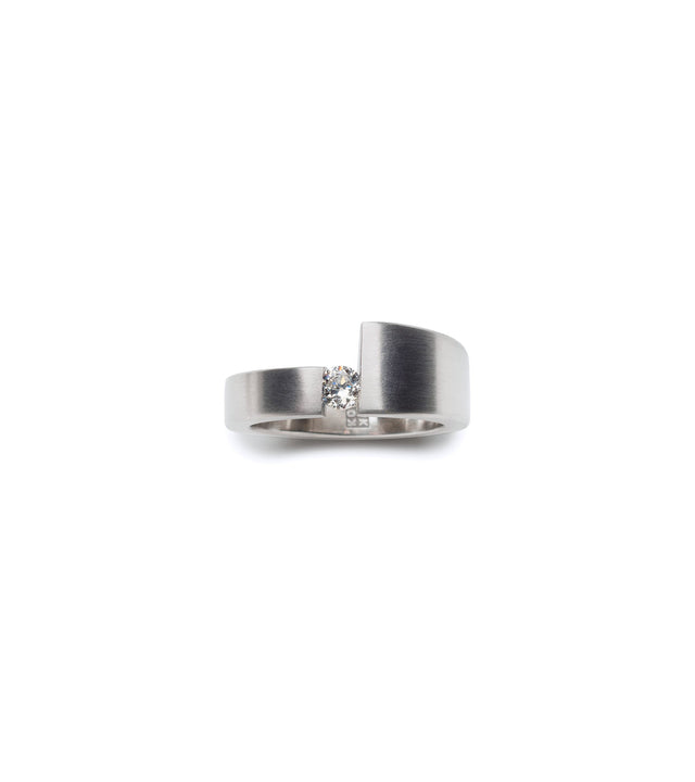 KMr179d Facet Engagement Ring